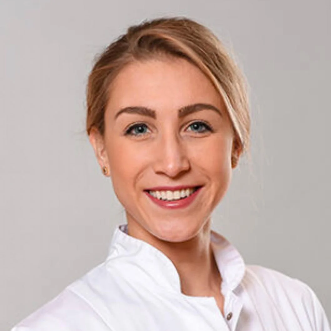 Dr. Deborah Becker war als Arzt in der Unternehmensberatung tätig Dr. Deborah Becker war als Arzt in der Unternehmensberatung tätig
